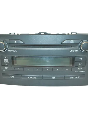 rádio TOYOTA Auris I86120-02A50 - poškrábané Ověřený